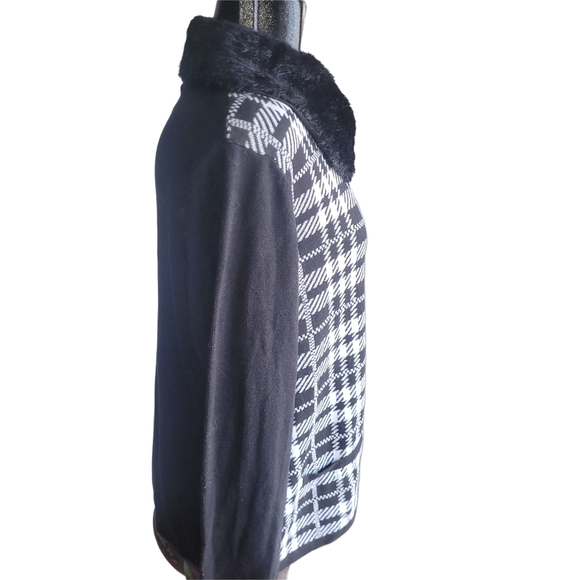 Claire France Black and White Sweater with Removable Faux Fur Collar 1X - Picture 3 of 6